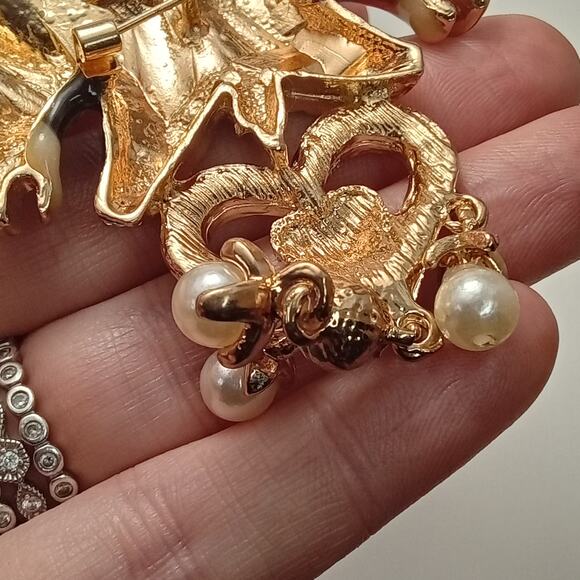 Enchanted Twin Horse Heart Brooch Pendant - Picture 9 of 11